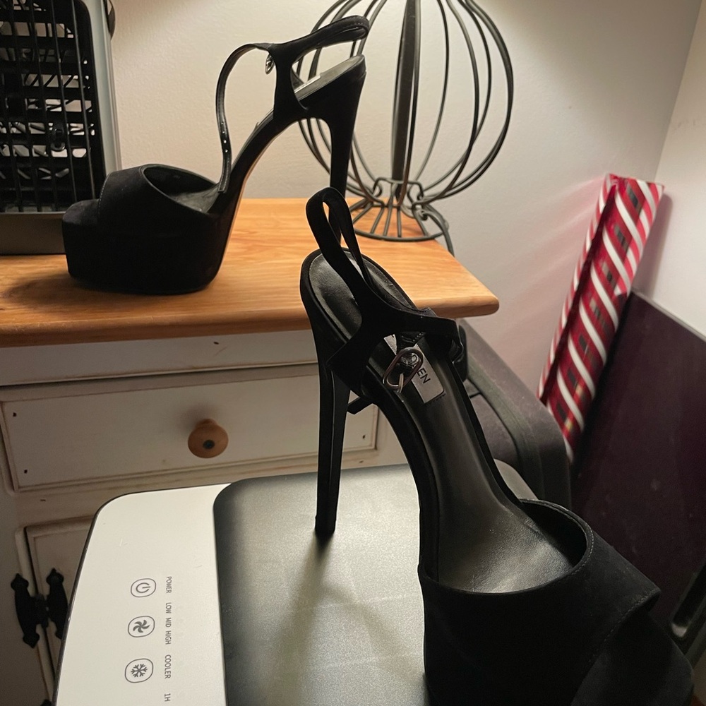 Steve Madden Elegant Black Platform Heels